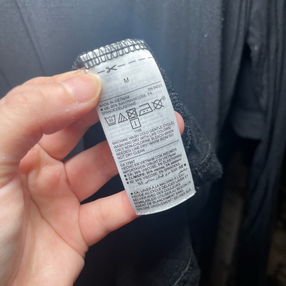 Old Navy Women’s Black V-Neck Women's Top - Picture 5 of 5